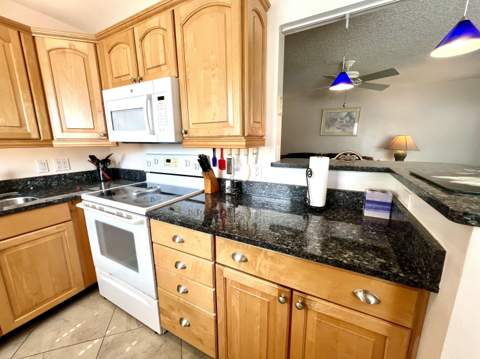 328 Farnham P, Deerfield Beach FL - photo 8 of 40