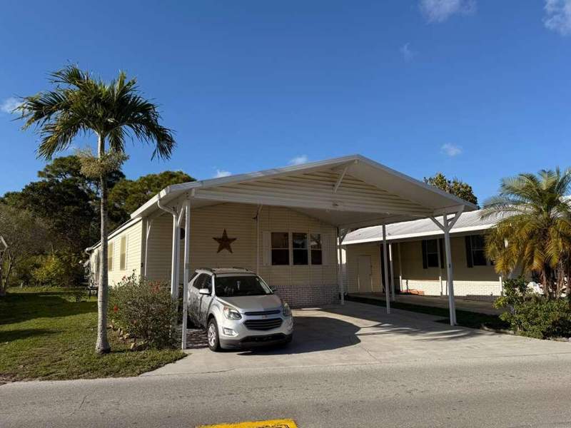3 bedroom Mobile Home at 2 S 4 Seasons Road, A Garden Walk, Palm Beach Gardens — photo 3