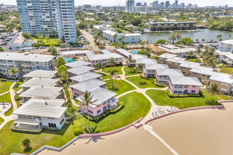 2 bedroom Stock Cooperative at 1922 S Ocean Lane #10, Ocean Lane Villas Co-Op, Fort Lauderdale — photo 3