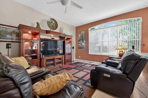 6593 Lurais Drive, Lake Worth FL - photo 12 of 43