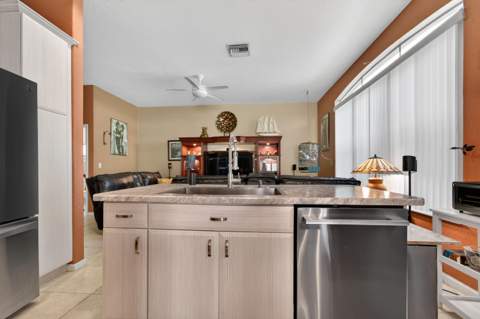 6593 Lurais Drive, Lake Worth FL - photo 14 of 43