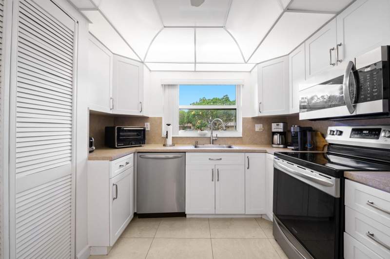 2 bedroom Condominium at 9330 Sunrise Lakes Boulevard #104, Sunrise Lakes Condo Phrase 3 Bldg 100 , Sunrise — photo 2