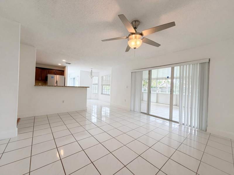 4 bedroom Single Family Residence at 73 Gables Boulevard, Bonaventure 82-43 B, Weston — photo 3