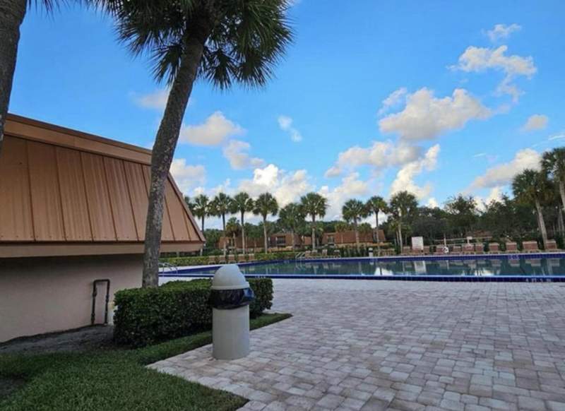 2 bedroom Townhouse at 197 Charter Way, Village Of Sandalwood Lakes North, West Palm Beach — photo 2