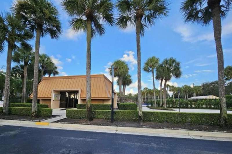2 bedroom Townhouse at 197 Charter Way, Village Of Sandalwood Lakes North, West Palm Beach — photo 3