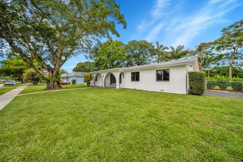 4 bedroom Single Family Residence at 7301 NW 13th Court, Mirror Lake Estates Sec 9, Plantation — photo 4