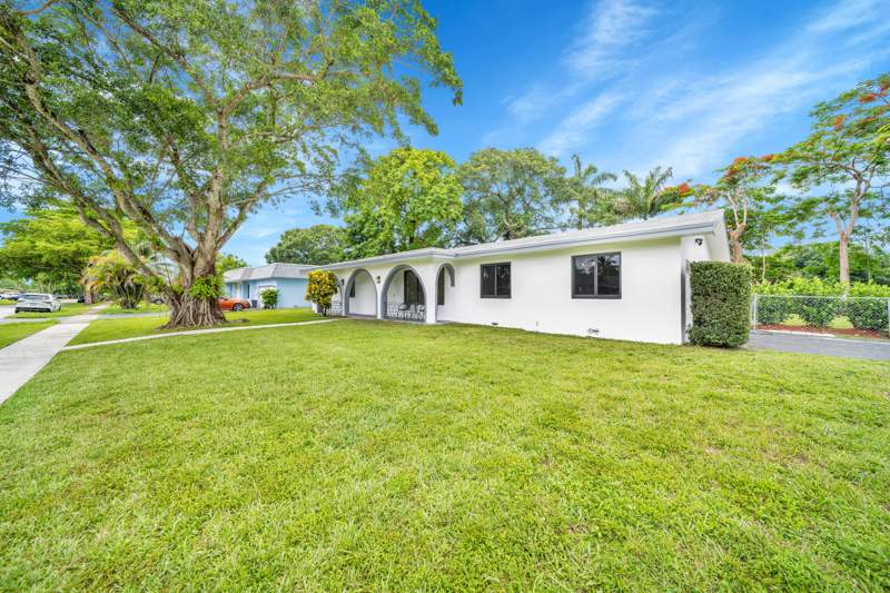 4 bedroom Single Family Residence at 7301 NW 13th Court, Mirror Lake Estates Sec 9, Plantation — photo 5