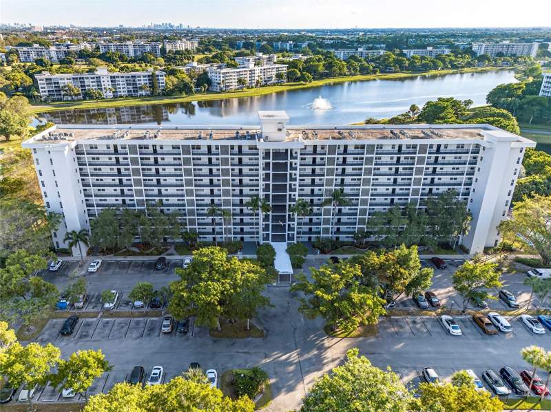 2 bedroom Condominium at 2900 N Course Drive #607, No 53 Palm-Aire Country Club, Pompano Beach — photo 3