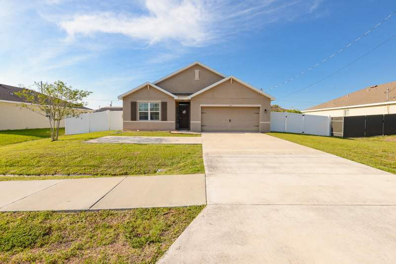 4 bedroom Single Family Residence at 567 SW Paar Drive, Port St Lucie Section 22, Port St. Lucie — photo 3