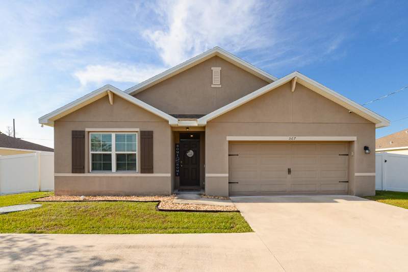 4 bedroom Single Family Residence at 567 SW Paar Drive, Port St Lucie Section 22, Port St. Lucie — photo 2