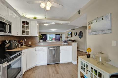 2850 N Palm Aire Drive #401, Pompano Beach FL - photo 9 of 46