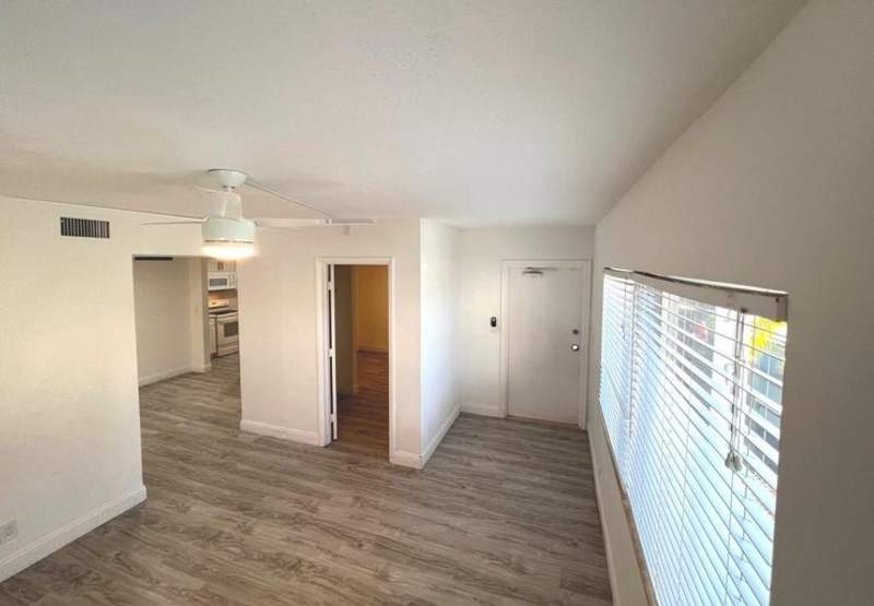 2 bedroom Condominium at 1060 Crystal Lake Drive #101, Sommerset Condominiums, Deerfield Beach — photo 4