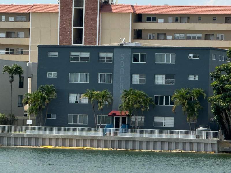 2 bedroom Condominium at 1060 Crystal Lake Drive #101, Sommerset Condominiums, Deerfield Beach — photo 2
