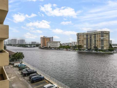1833 S Ocean Drive #1608, Hallandale Beach FL - photo 10 of 32
