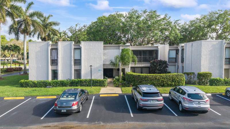 2 bedroom Condominium at 6612 Burning Wood Drive #170, Woodhaven Condo, Boca Raton — photo 2