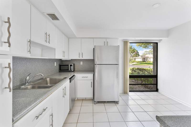 2 bedroom Condominium at 6612 Burning Wood Drive #170, Woodhaven Condo, Boca Raton — photo 5