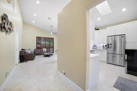 7625 Forest Green Lane, Boynton Beach FL - photo 14 of 38