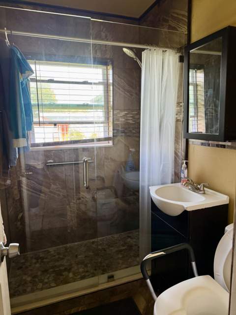 1004 NW 12th Street, Fort Lauderdale FL - photo 6 of 8