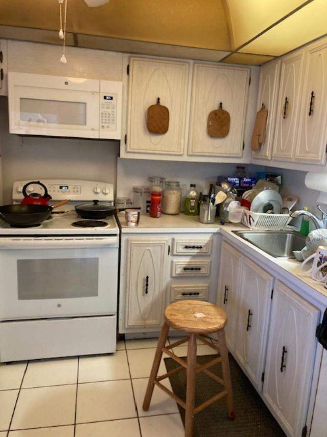 2 bedroom Condominium at 230 NE 26th Avenue #2140, Village Royale On The Green Condo, Boynton Beach — photo 3