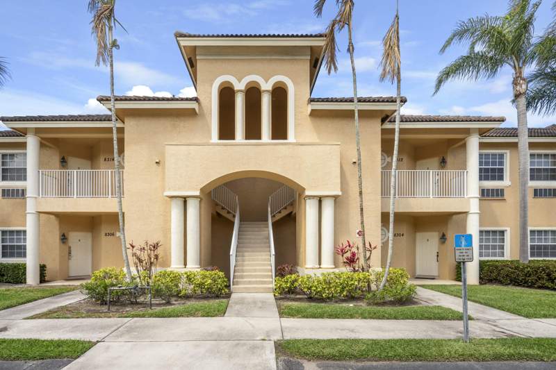 2 bedroom Condominium at 8312 Mulligan Circle #2222, Castle Pines, Port St. Lucie — photo 2