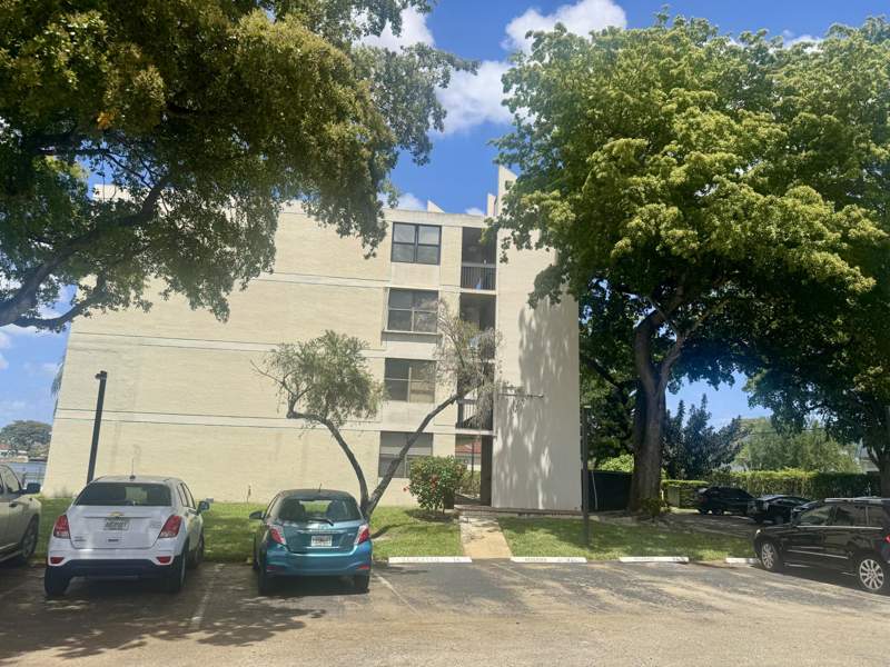 2 bedroom Condominium at 110 Lake Emerald Drive #404, Lake Emerald Condominium No One, Oakland Park — photo 2
