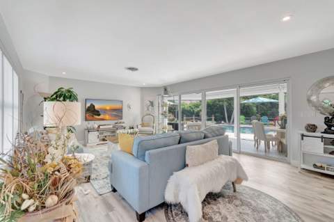 302 Venice Drive, Boynton Beach FL - photo 8 of 37