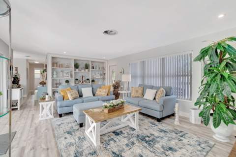 302 Venice Drive, Boynton Beach FL - photo 11 of 37