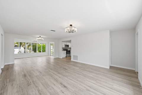 2631 W Golf Boulevard, Pompano Beach FL - photo 9 of 39