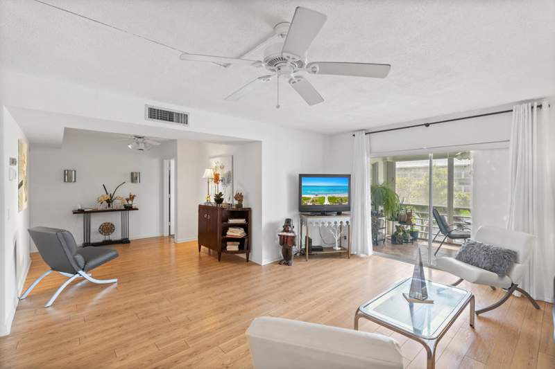 2 bedroom Condominium at 25 SE 13th Street #B3, Palm Royal Apts Inc Condo, Boca Raton — photo 3
