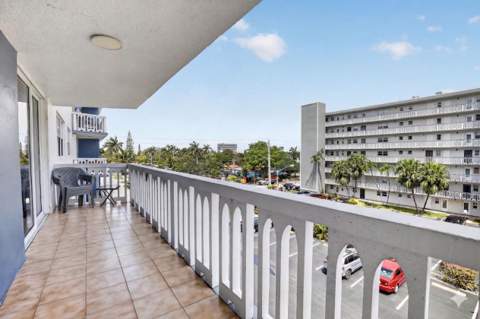 400 NE 12th Avenue #405, Hallandale Beach FL - photo 20 of 31