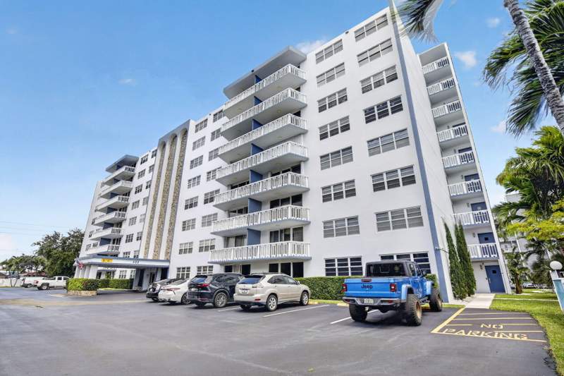 1 bedroom Condominium at 400 NE 12th Avenue #405, Meadowbrook Condo Apts Bldg 10, Hallandale Beach — photo 2