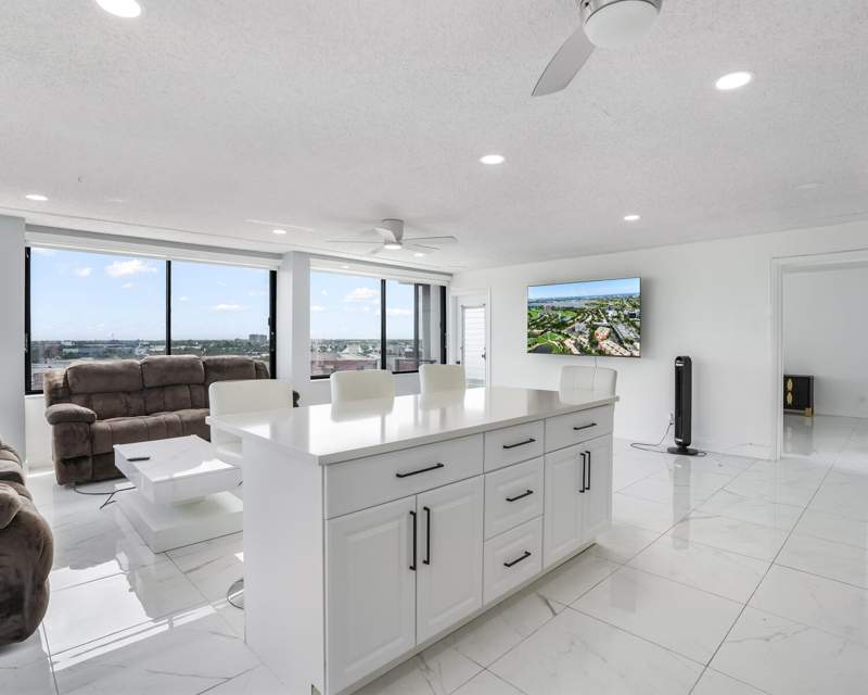 2 bedroom Condominium at 1500 Presidential Way #806, Flaming Waters Country Club Blk 12, West Palm Beach — photo 2
