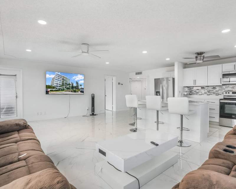2 bedroom Condominium at 1500 Presidential Way #806, Flaming Waters Country Club Blk 12, West Palm Beach — photo 4