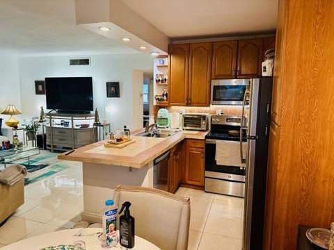 1150 NW 30th Court #203, Wilton Manors FL - photo 7 of 12