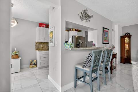 110 Half Moon Circle #D2, Hypoluxo FL - photo 6 of 44