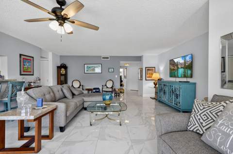 110 Half Moon Circle #D2, Hypoluxo FL - photo 7 of 44