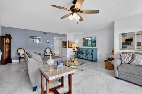 110 Half Moon Circle #D2, Hypoluxo FL - photo 8 of 44