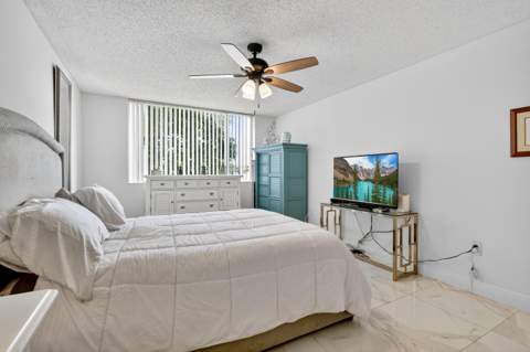 110 Half Moon Circle #D2, Hypoluxo FL - photo 10 of 44