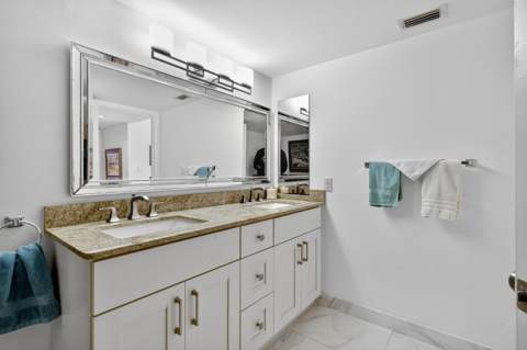 110 Half Moon Circle #D2, Hypoluxo FL - photo 13 of 44
