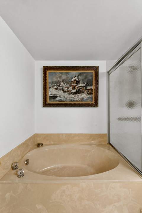 110 Half Moon Circle #D2, Hypoluxo FL - photo 16 of 44