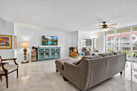110 Half Moon Circle #D2, Hypoluxo FL - photo 20 of 44