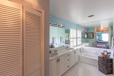 15157 Oak Chase Court, Wellington FL - photo 17 of 27