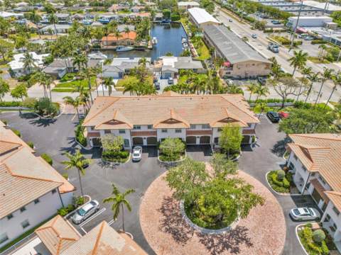 1327 SE 3rd Avenue, Pompano Beach FL - photo 6 of 34