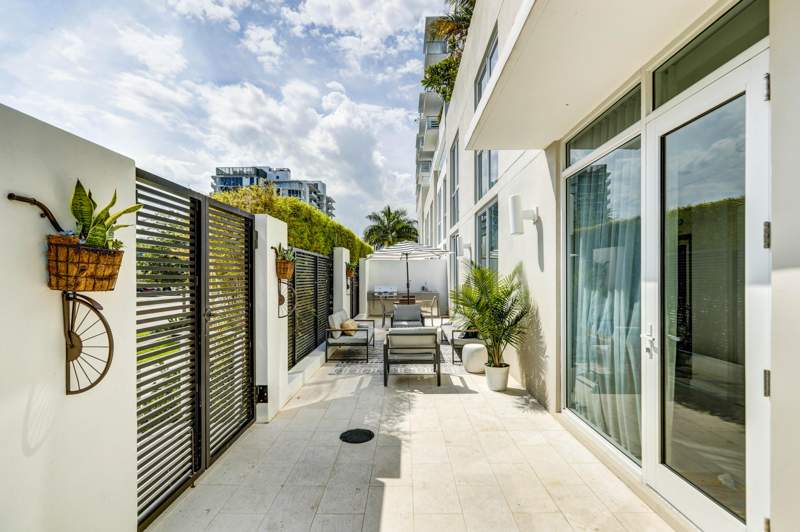 2 bedroom Condominium at 401 N Birch Road #Th3, Tiffany House Condo, Fort Lauderdale — photo 2