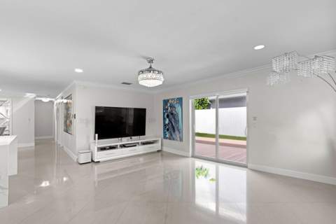 747 Avon Road, West Palm Beach FL - photo 8 of 32