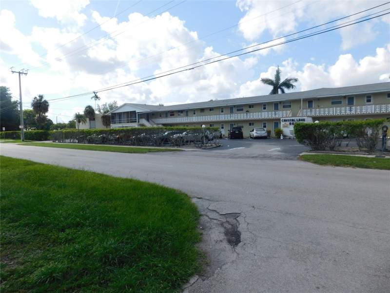 2 bedroom Condominium at 960 Crystal Lake Drive #201, Crystal Lake 960 Condo, Deerfield Beach — photo 2