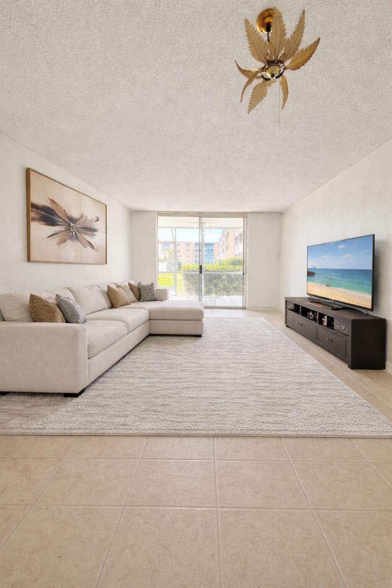 1 bedroom Condominium at 202 SE 10th Street #105, Meadowbrook Lakes Condo, Dania Beach — photo 2