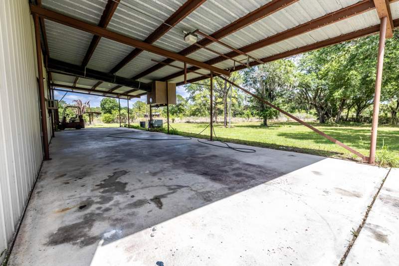 1 bedroom Single Family Residence at 21216 Glades Cut Off Road, Metes And Bounds, Port St. Lucie — photo 2