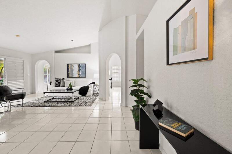 3 bedroom Single Family Residence at 363 SW 161st Avenue, Heftler Homes At Pembroke Shores, Pembroke Pines — photo 3