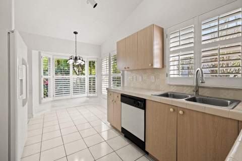 363 SW 161st Avenue, Pembroke Pines FL - photo 11 of 34